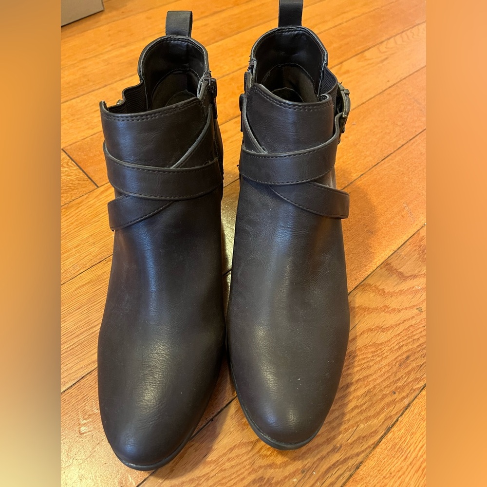Style and co brown ankle boots, size 10M, never worn outside